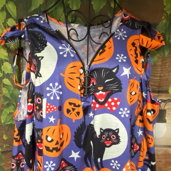 🦋🆕 Boutique Cold-Shoulder Halloween Top - Picture 2 of 5